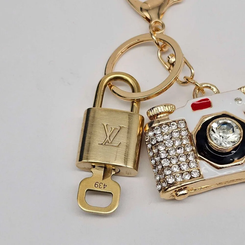 LV Gold Padlock & Key 🔒 Authentic Louis Vuitton Bag Unbranded Camera Charm - Picture 7 of 8